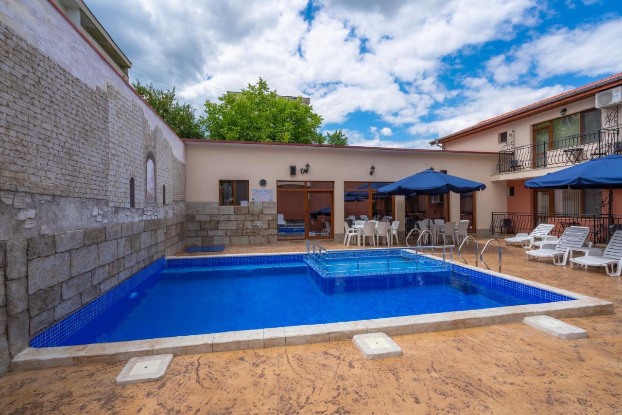 Family Hotel Preslav Εξωτερικό φωτογραφία