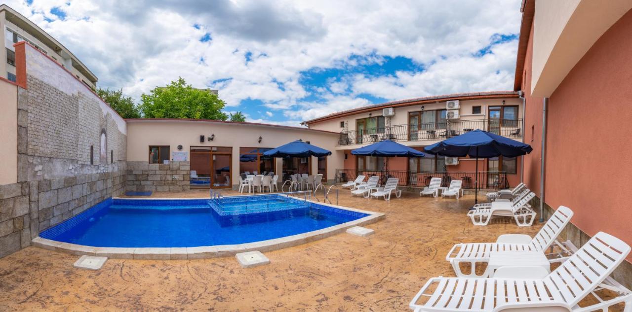 Family Hotel Preslav Εξωτερικό φωτογραφία