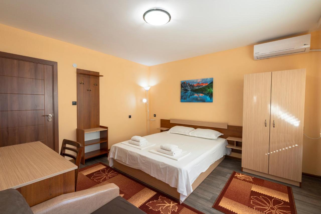 Family Hotel Preslav Εξωτερικό φωτογραφία