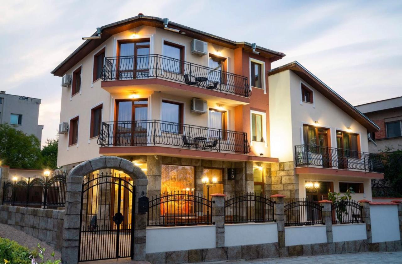 Family Hotel Preslav Εξωτερικό φωτογραφία