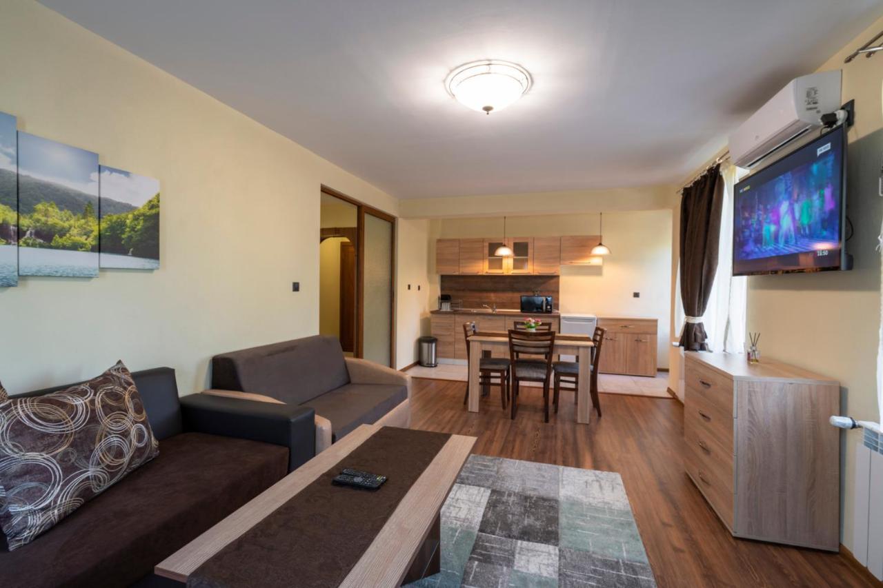 Family Hotel Preslav Εξωτερικό φωτογραφία