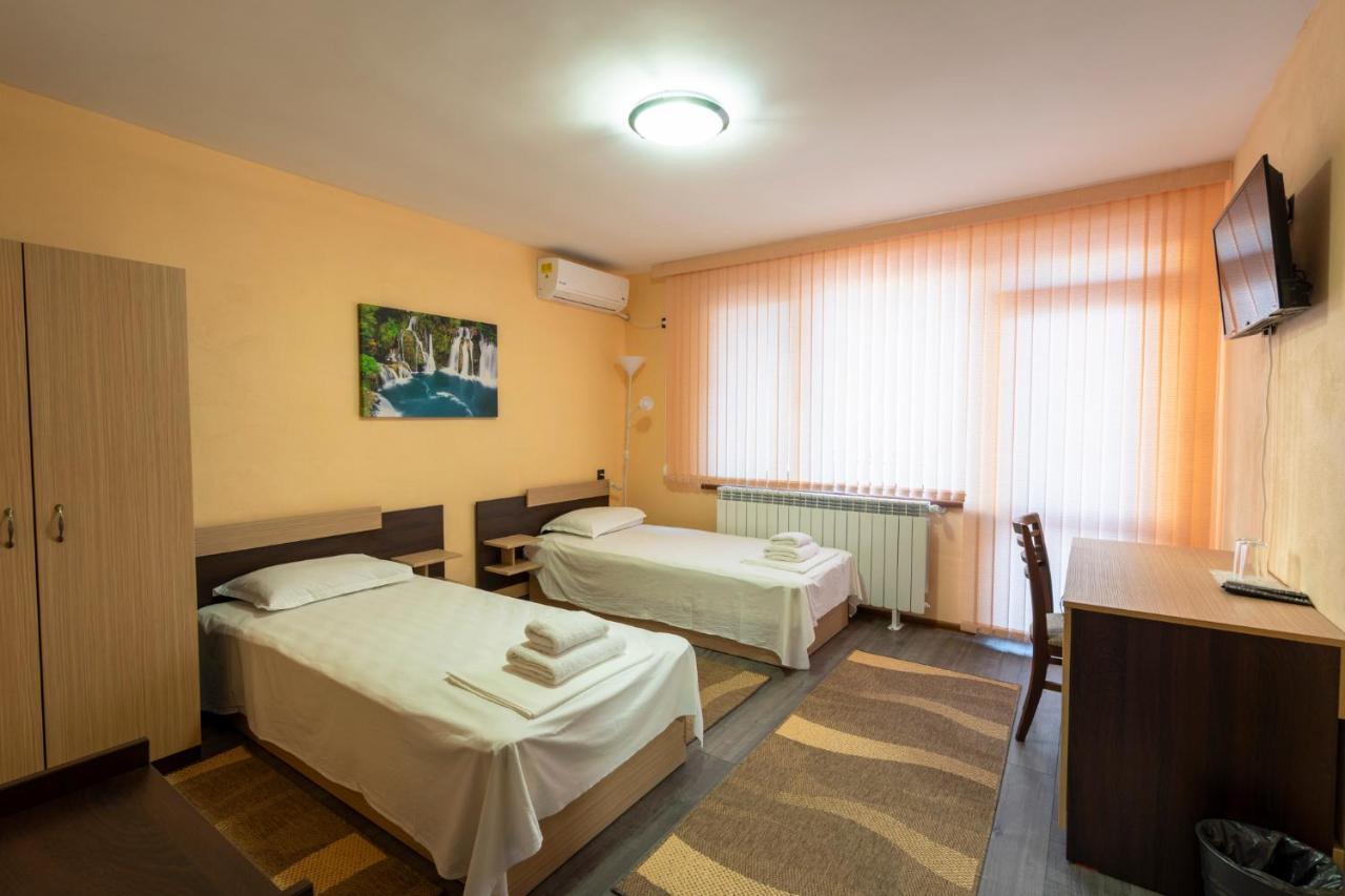Family Hotel Preslav Εξωτερικό φωτογραφία